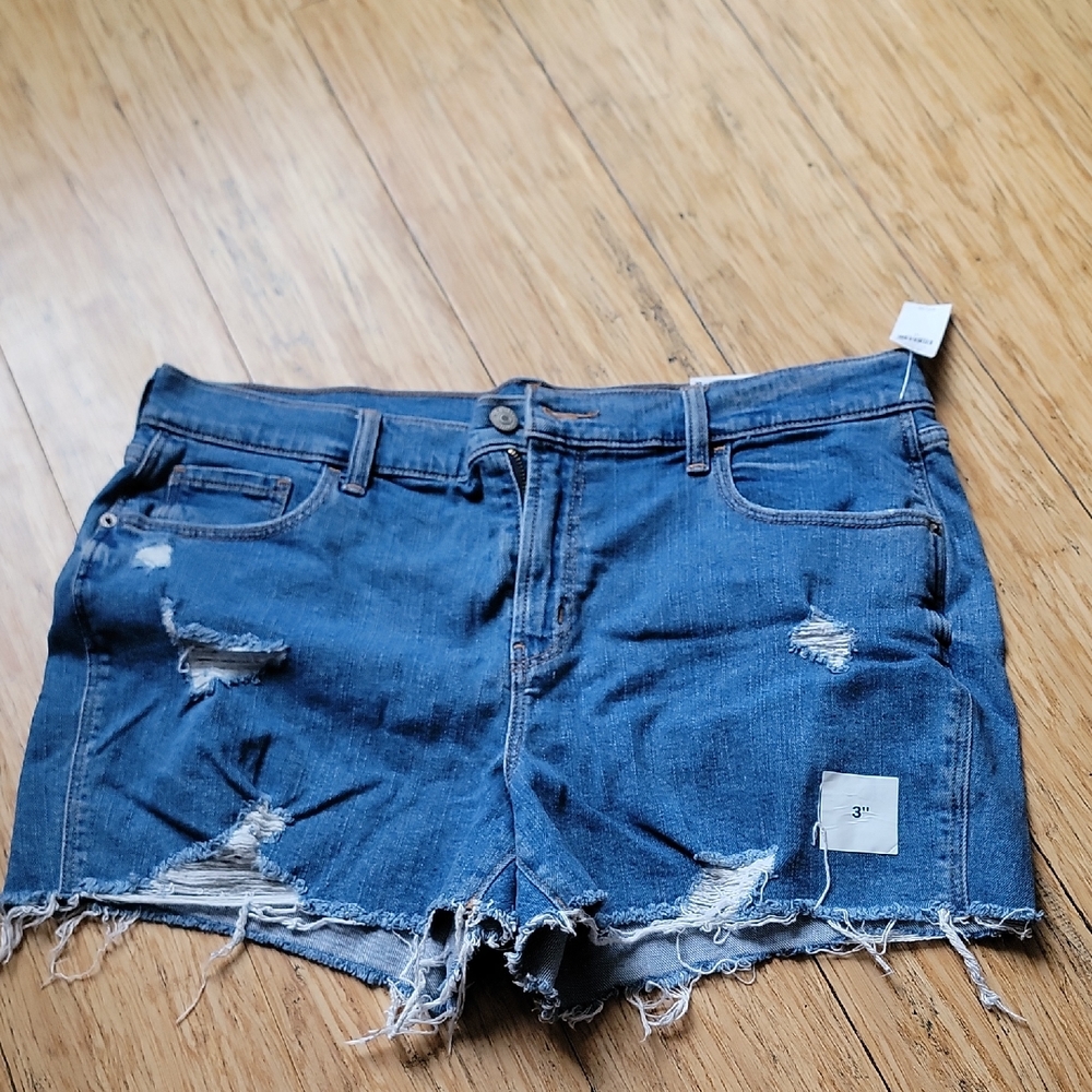 Old Navy Boyfriend shorts  Mid-rise 3-in InSeam Distressed Denim Women Shorts
